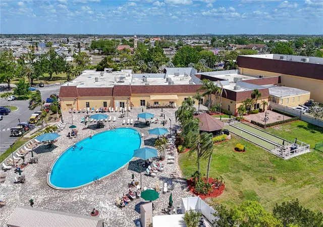 2nd image of 202 Bedford Trl, SUN CITY CENTER, FL 33573