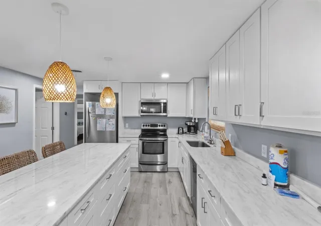 3rd image of 690 Fox St, Longboat Key, FL 34228 | MLS# A4682225