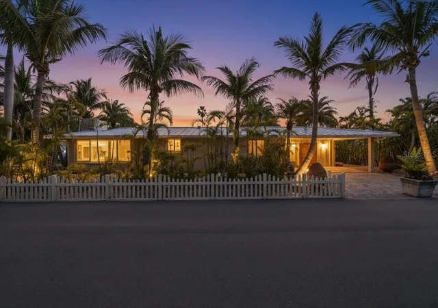 Photo 1 of Single family home for sale at 834 Jungle Queen Way, Longboat Key, FL 34228 | MLS# A4682236 | Listing updated on 2026-08-22