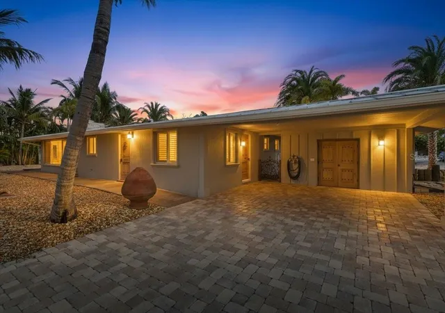 Photo 2 of Single family home for sale at 834 Jungle Queen Way, Longboat Key, FL 34228 | MLS# A4682236 | Listing updated on 2026-08-22