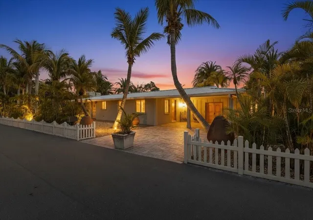 Photo 3 of Single family home for sale at 834 Jungle Queen Way, Longboat Key, FL 34228 | MLS# A4682236 | Listing updated on 2026-08-22