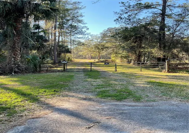 4th image of 10379 Ne Hwy 314, Silver Springs, FL 34488 | MLS# S5143718