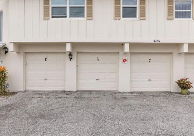 Photo 2 of Townhouse for sale at 3275 37th Way S #D, St Petersburg, FL 33711 | MLS# TB8475480 | Listing updated on 2026-10-09