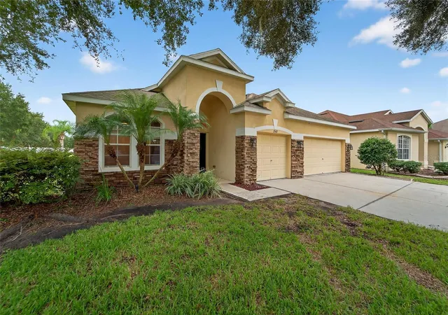 3rd image of 2502 Bonterra Blvd, Valrico, FL 33594 | MLS# TB8475536