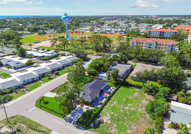 Photo 54 of Single family home for sale at 301 Aurora St E, Venice, FL 34285 | MLS# A4682310 | Listing updated on 2026-03-22