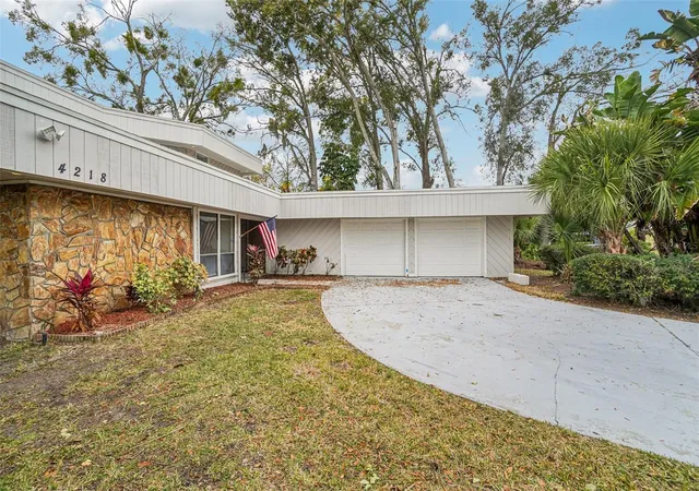 3rd image of 4218 Water Oaks Ln, Tampa, FL 33618 | MLS# TB8475642
