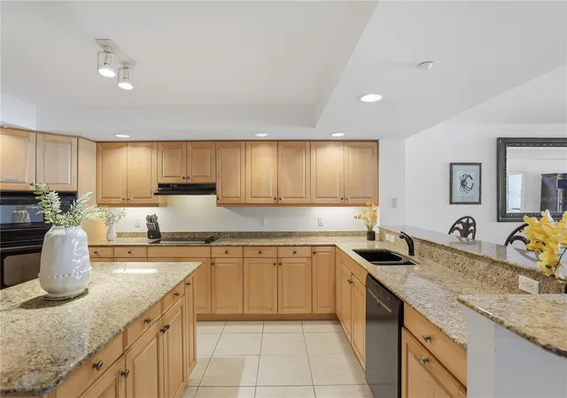 4th image of 16326 Gulf Blvd #307, Redington Beach, FL 33708 | MLS# TB8475682