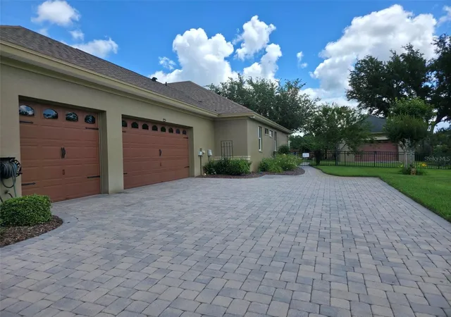 Photo 4 of Single family home for sale at 5629 Hillside Landings Rd, Lakeland, FL 33810 | MLS# L4959393 | Listing updated on 2026-10-08