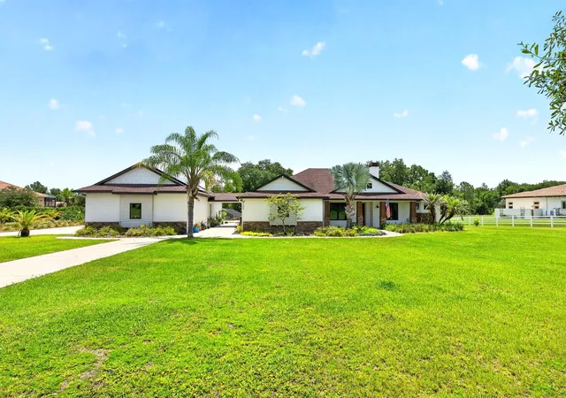 Homes for sale in Tavares, FL | 27324 Grand Oak Ln, Tavares, FL 32778 | MLS# O6382196