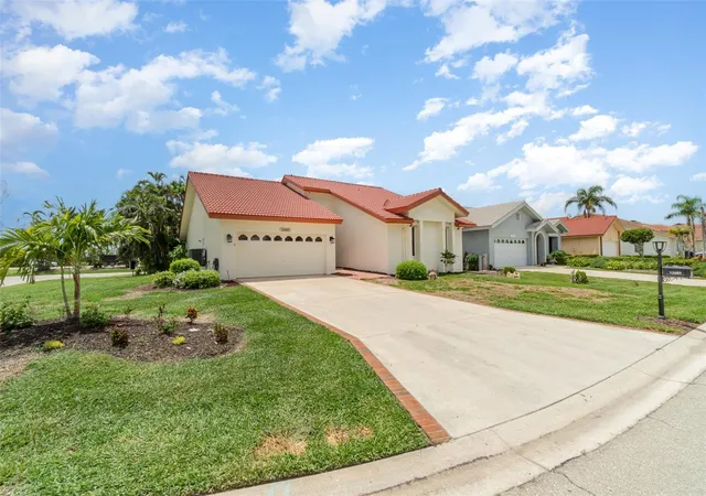 Photo 3 of Single family home for sale at 12601 Kelly Palm Dr, Fort Myers, FL 33908 | MLS# V4947347 | Listing updated on 2026-08-18