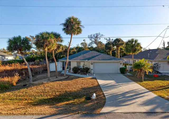 3rd image of 125 Spur Dr, Rotonda West, FL 33947 | MLS# A4682446