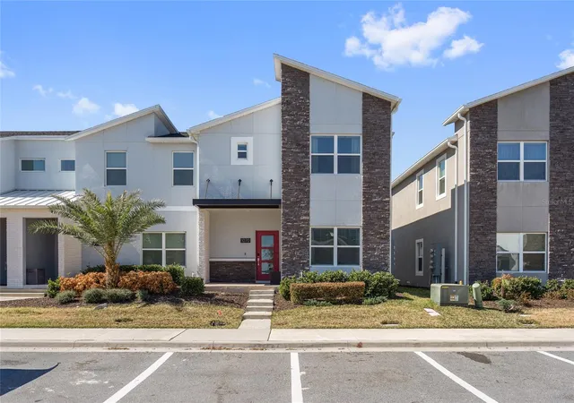 Photo 3 of Townhouse for sale at 1070 Splash Shot Pl, Davenport, FL 33896 | MLS# S5143803 | Listing updated on 2026-09-17