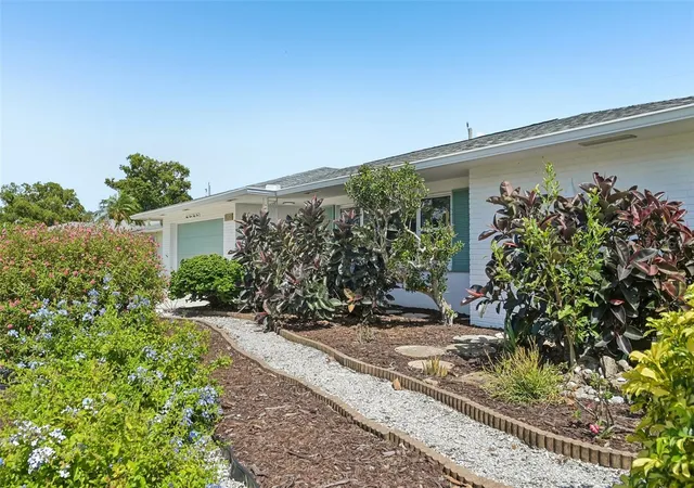 3rd image of 6735 Keystone Dr, Sarasota, FL 34231 | MLS# TB8475997