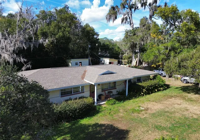 Photo 3 of Single family home for sale at 1324 SE 33rd Terrace, Ocala, FL 34471 | MLS# OM718781 | Listing updated on 2026-09-01