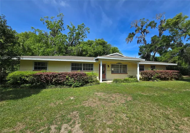 Photo 3 of Single family home for sale at 1324 Se 33rd Terrace, Ocala, FL 34471 | MLS# OM718781 | Listing updated on 2026-09-01