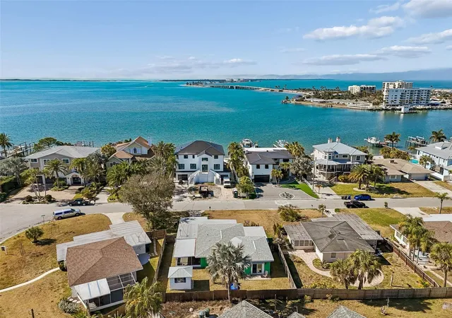 5th image of 2427 Baywood Dr W, Dunedin, FL 34698 | MLS# TB8476160