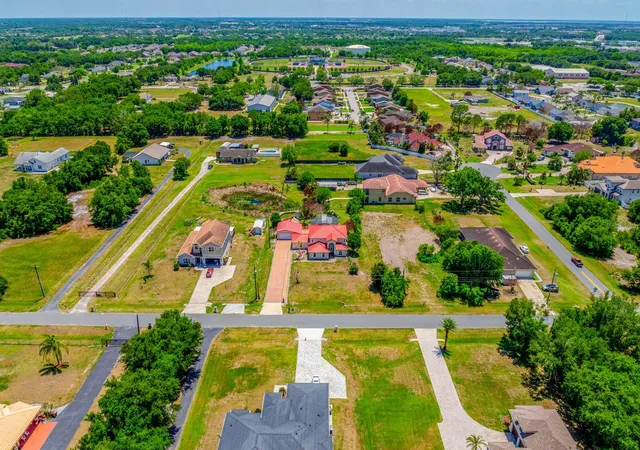 Photo 2 of Single family home for sale at 2540 Winners Cir, Kissimmee, FL 34744 | MLS# O6382446 | Listing updated on 2026-09-15