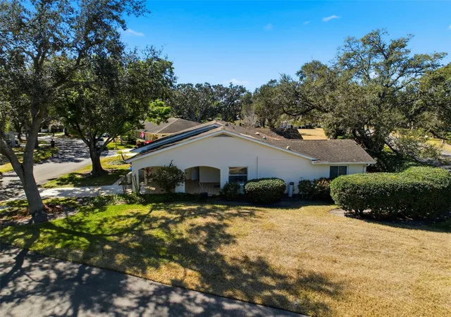 2nd image of 2101 Hailstone Cir #0, Sun City Center, FL 33573 | MLS# TB8476289