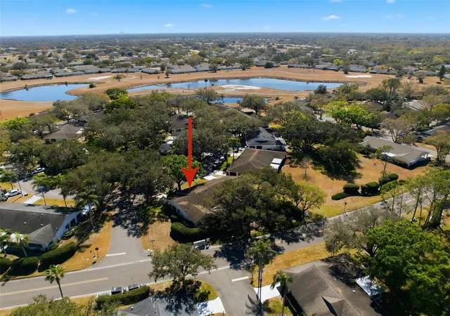 4th image of 2101 Hailstone Cir, SUN CITY CENTER, FL 33573