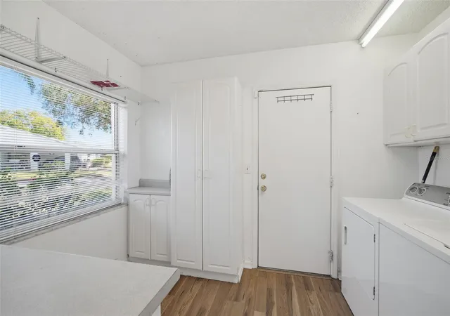 5th image of 2101 Hailstone Cir, SUN CITY CENTER, FL 33573