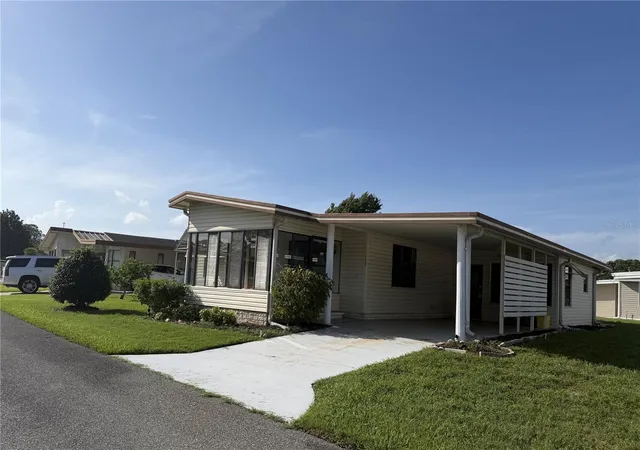 Photo 3 of Manufactured home for sale at 133 Hibiscus Way, Leesburg, FL 34748 | MLS# R4910716 | Listing updated on 2026-10-12