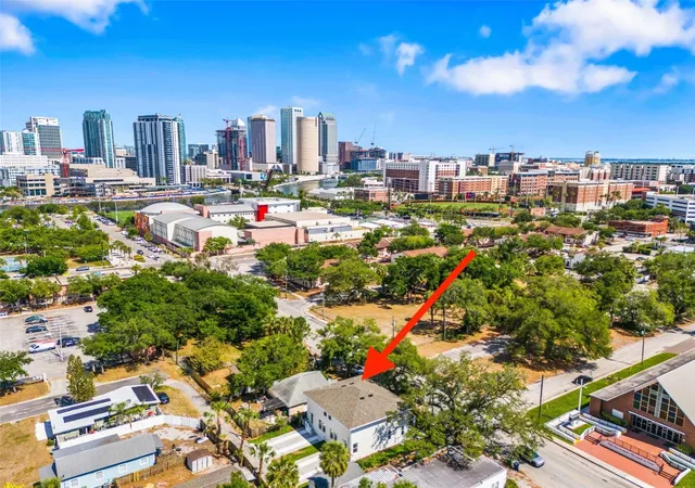 Photo 3 of Townhouse for sale at 1005 W Cypress St #1, Tampa, FL 33606 | MLS# TB8476334 | Listing updated on 2026-10-04