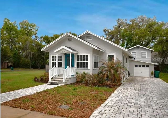 Photo 1 of Single family home for sale at 1245 N Alexander St, Mount Dora, FL 32757 | MLS# P4937845 | Listing updated on 2026-10-11
