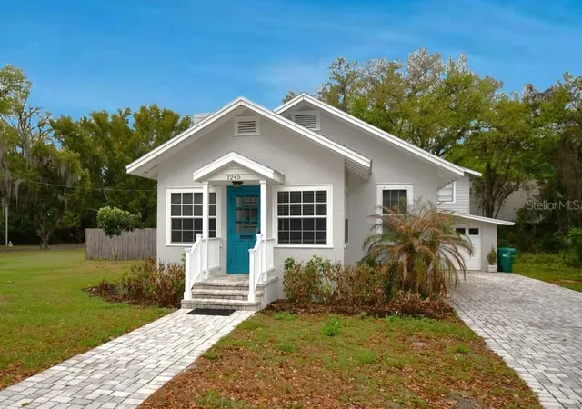 Homes for sale in Mount Dora, FL | 1245 N Alexander St, Mount Dora, FL 32757 | MLS# P4937845