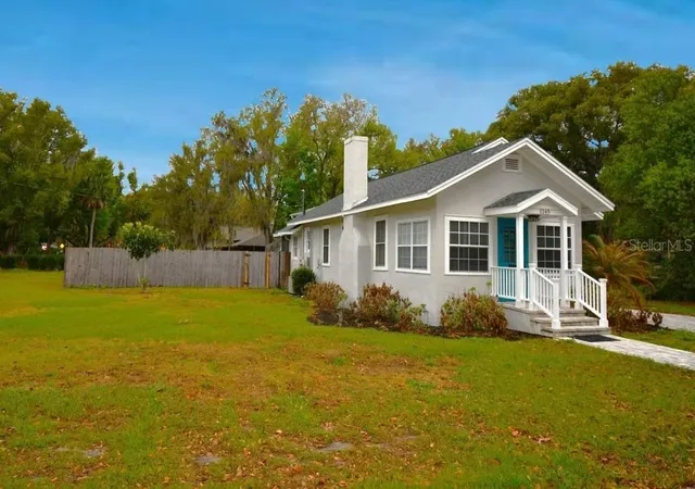 Homes for sale in Mount Dora, FL | 1245 N Alexander St, Mount Dora, FL 32757 | MLS# P4937845