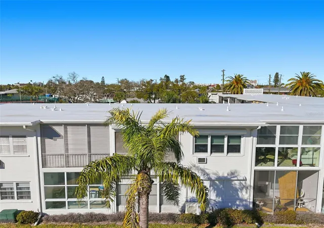 Homes for sale in St Pete Beach, FL | 7050 Sunset Wy #21, St Pete Beach, FL 33706 | MLS# A4682611