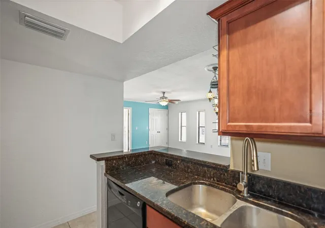 4th image of 704 Lyndhurst St #624, Dunedin, FL 34698 | MLS# TB8476462