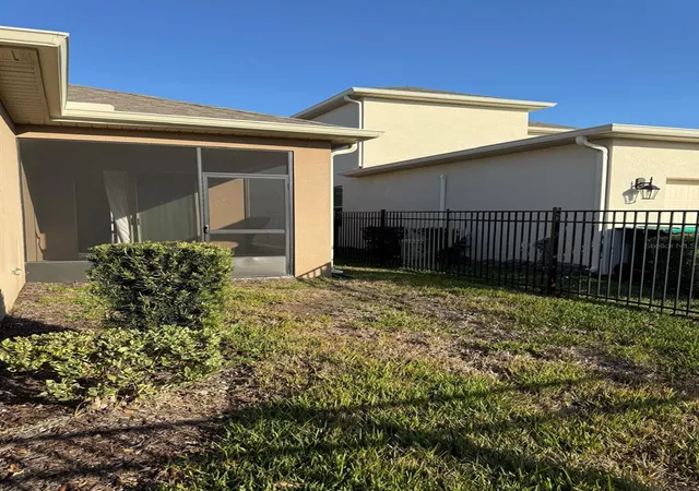 Photo 3 of Sale Pending at 16613 Point Rock Dr, Winter Garden, FL 34787 | MLS# R4910718 | Listing updated on 2026-07-07