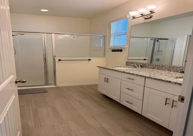 Photo 5 of Sale Pending at 16613 Point Rock Dr, Winter Garden, FL 34787 | MLS# R4910718 | Listing updated on 2026-07-07