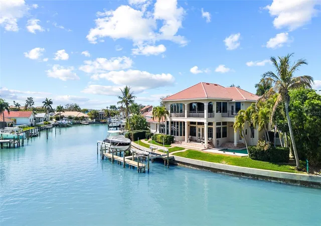 4th image of 4914 59Th Ave S, Saint Petersburg, FL 33715 | MLS# TB8476570