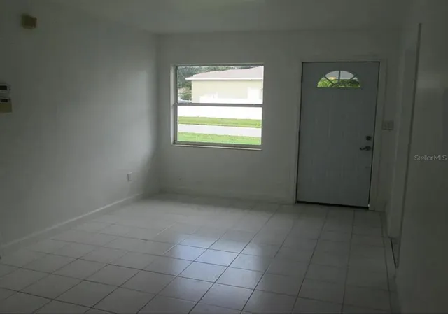 Listing Photo 2 - Condo for sale in building located at 5901 28th St N, Saint Petersburg, FL 33714 - Unit #