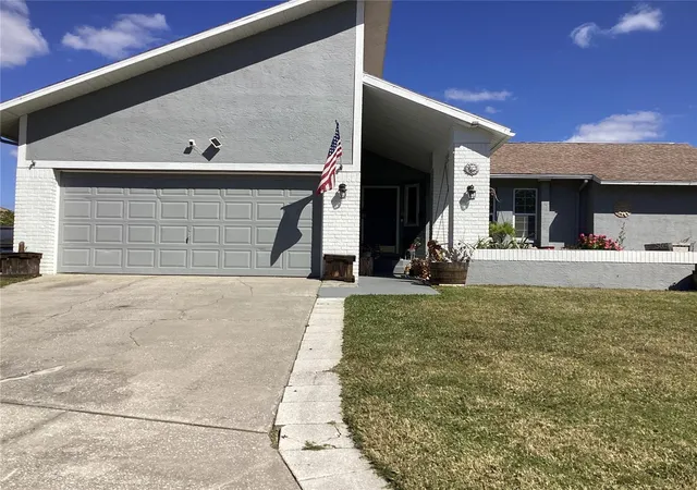 Photo 3 of Single family home for sale at 6426 Drake Ct, New Port Richey, FL 34652 | MLS# W7883067 | Listing updated on 2026-08-14