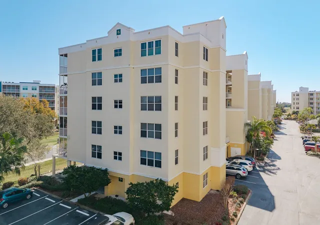 3rd image of 1200 Country Club Dr #4202, Largo, FL 33771 | MLS# TB8476644