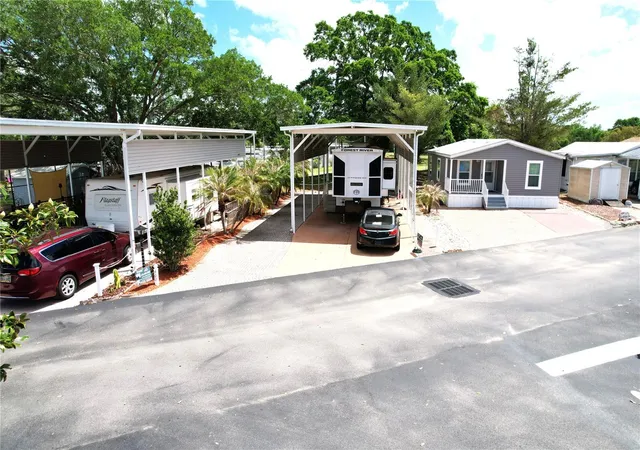 4th image of 402 Golfview Dr, Davenport, FL 33837 | MLS# O6382811