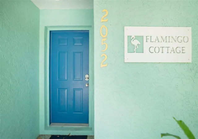 Listing Photo 4 - Condo for sale in building located at 2051 Roselawn St, SARASOTA, FL 34231
