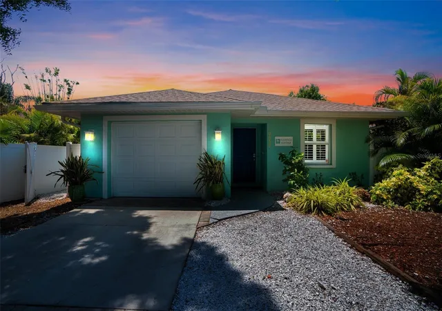 Listing Photo 5 - Condo for sale in building located at 2051 Roselawn St, SARASOTA, FL 34231
