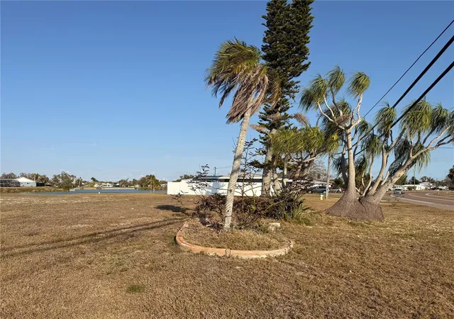 Photo 3 of Land for sale at 303 Shamrock Blvd, Venice, FL 34293 | MLS# N6142968 | Listing updated on 2026-09-21