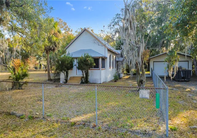 3rd image of 5759 Lake St, Mount Dora, FL 32757 | MLS# V4947391