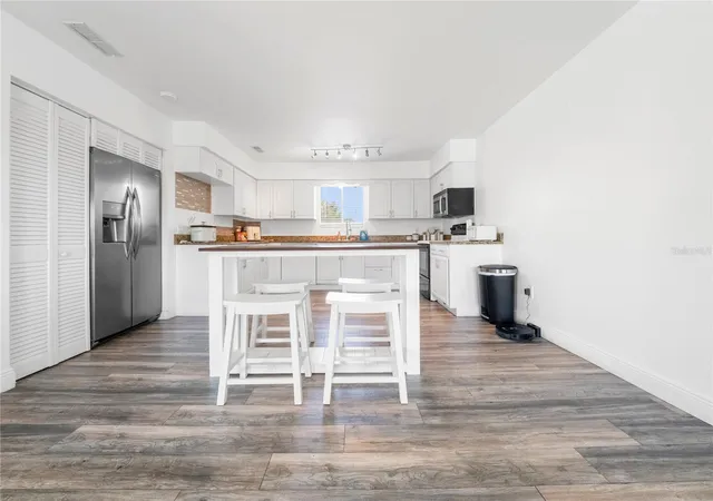 Listing Photo 5 - Condo for sale in building located at 4036 Cortez Dr, TAMPA, FL 33614 - Unit #D