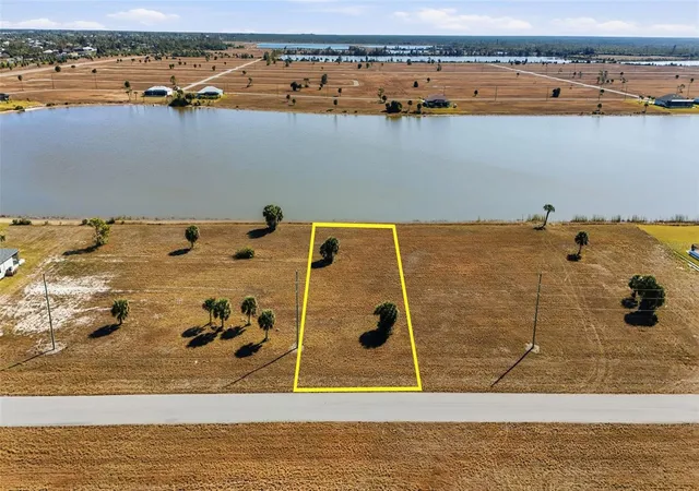 image of 32 Yellowhammer Dr, Placida, FL 33946 | MLS# C7522037