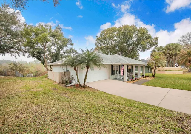 3rd image of 194 S Lake Mariam Dr, Winter Haven, FL 33884 | MLS# L4959447