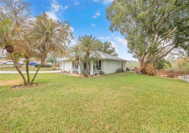 4th image of 194 S Lake Mariam Dr, Winter Haven, FL 33884 | MLS# L4959447
