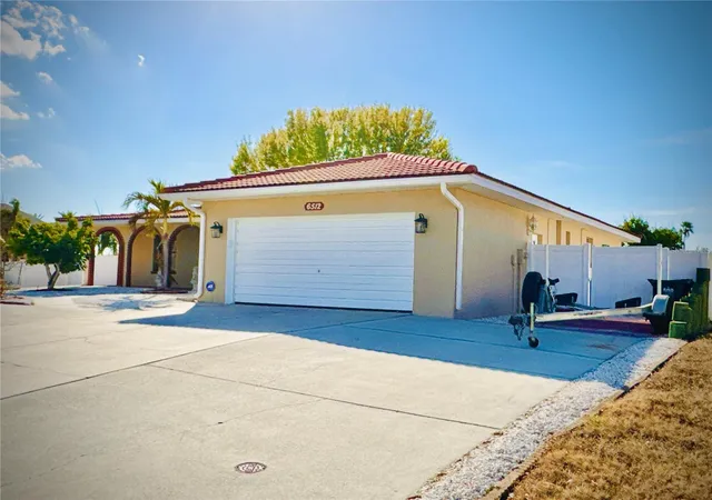 Photo 3 of Single family home for sale at 6512 Manila Palm Way, Apollo Beach, FL 33572 | MLS# TB8476816 | Listing updated on 2026-08-26