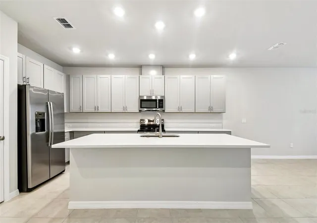 Photo 3 of Townhouse for sale at 1121 Wild Crst Ln, Daytona Beach, FL 32117 | MLS# TB8476861 | Listing updated on 2026-10-07