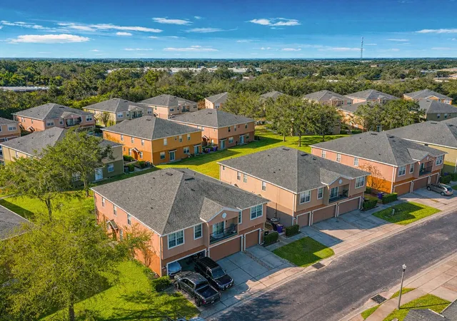 Photo 3 of Townhouse for sale at 3936 Pemberly Pines Cir, Saint Cloud, FL 34769 | MLS# O6382983 | Listing updated on 2026-09-12