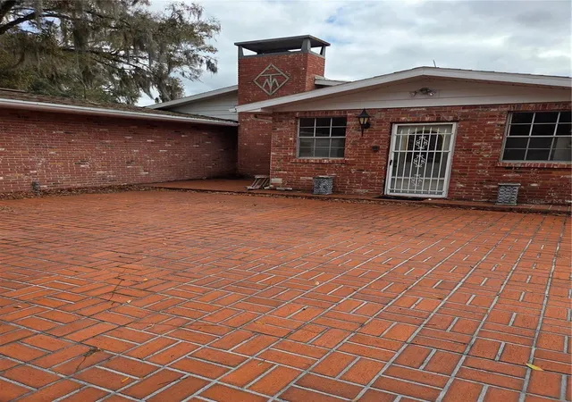 Photo 4 of Single family home for sale at 4911 W Sam Allen Rd, Plant City, FL 33565 | MLS# TB8476879 | Listing updated on 2026-05-19